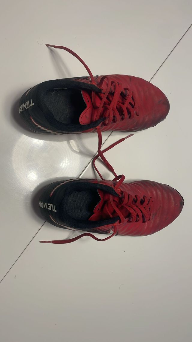 Botas de fútbol Nike Tiempo Rojas y Negras