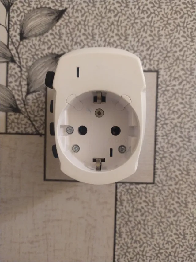 Adaptador de enchufe SKROSS