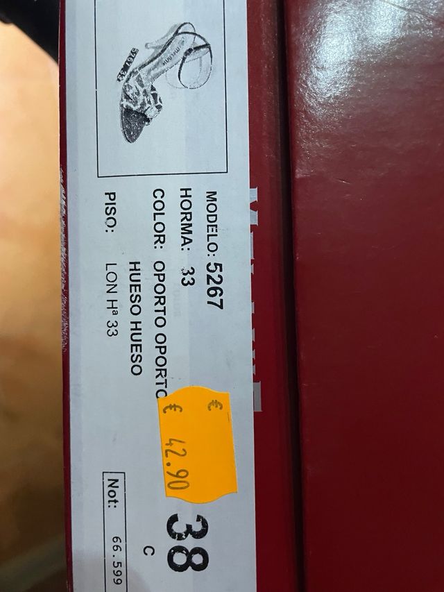 Zapatos de fiesta beige y dorados