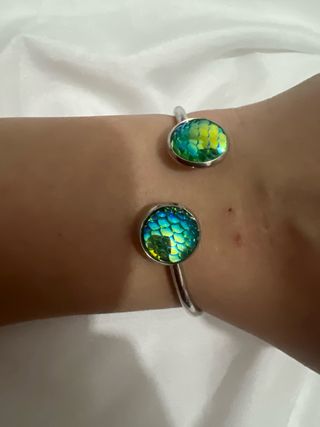 Pulsera dorada con circonitas y abalorios + regala