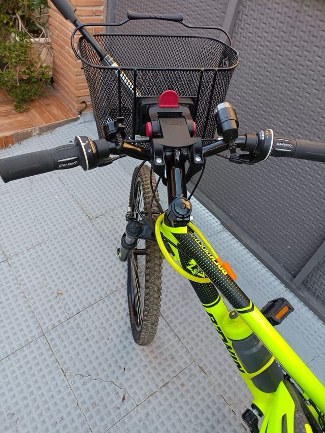 Bicicleta BTWIN verde con cesta