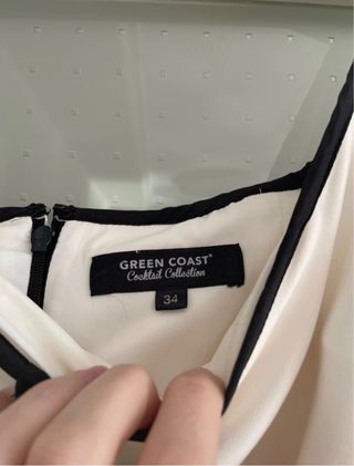 Mono elegante blanco y negro