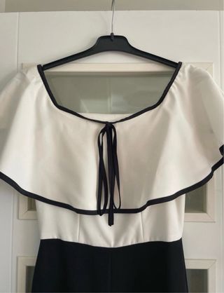 Mono elegante blanco y negro