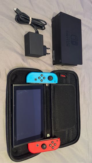 Nintendo Switch OLED Azul/rojo (Como nuevo)