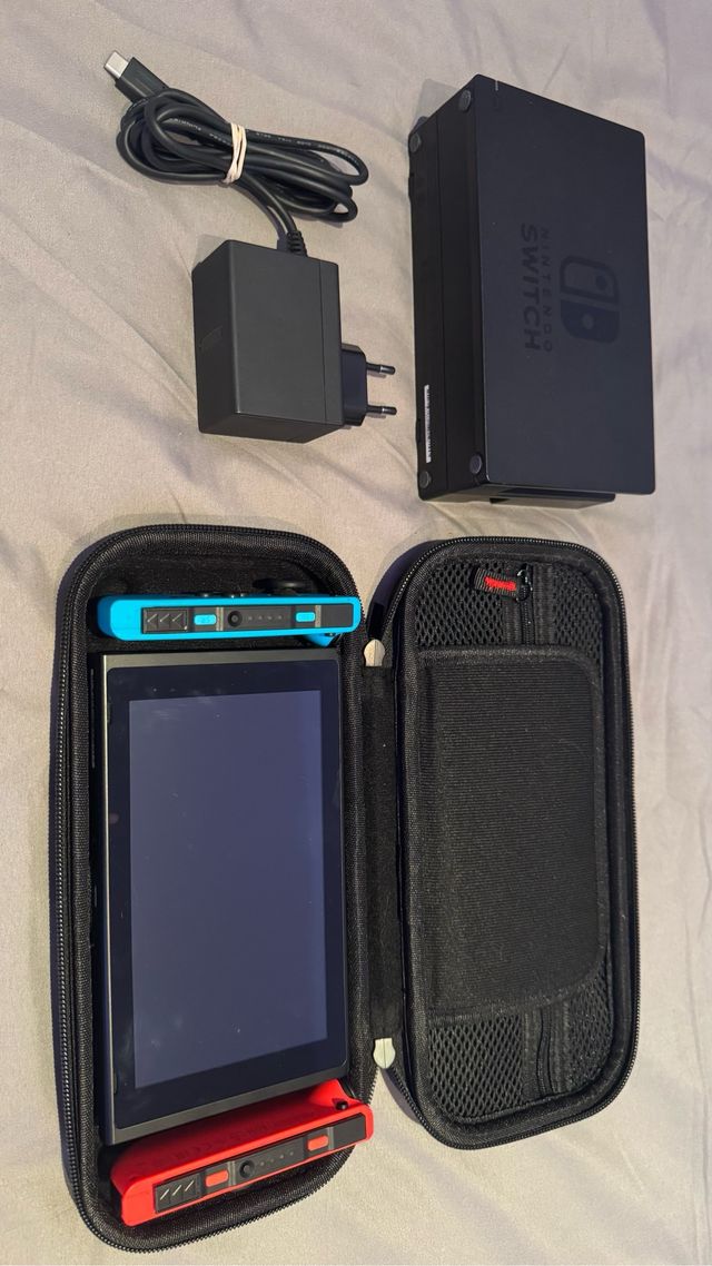 Nintendo Switch OLED Azul/rojo (Como nuevo)