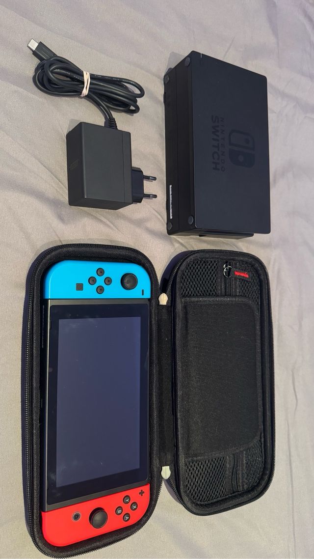 Nintendo Switch OLED Azul/rojo (Como nuevo)