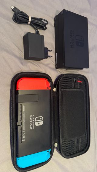 Nintendo Switch OLED Azul/rojo (Como nuevo)