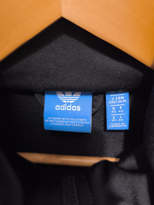 Chaqueta Adidas Negra con Rayas Blancas