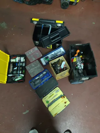 Herramientas , caja con ruedas.