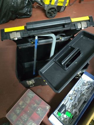Herramientas , caja con ruedas.