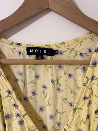 Vestido Motel Amarillo Flores Largo