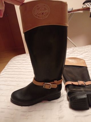 Botas Tommy Hilfiger Negras y Beige