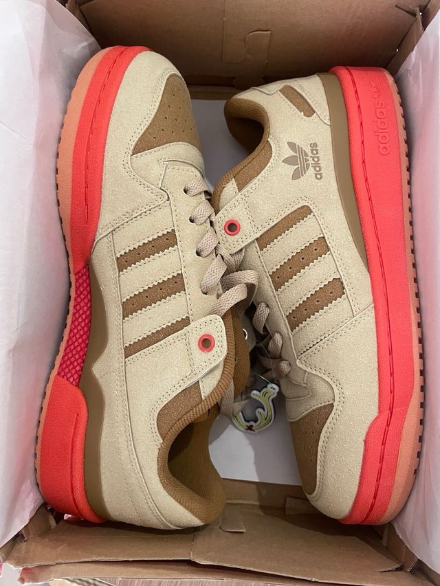 Adidas Beige y Rojo