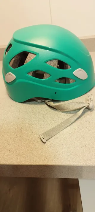 Cascos escalada Pezl, sin usar