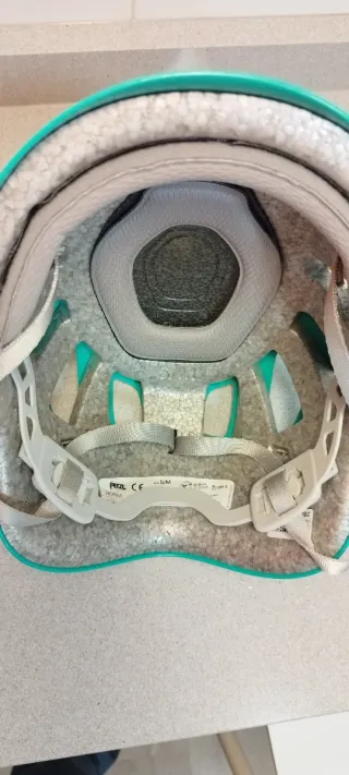 Cascos escalada Pezl, sin usar