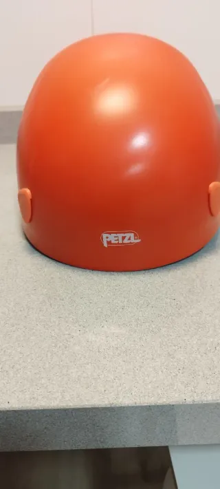 Cascos escalada Pezl, sin usar