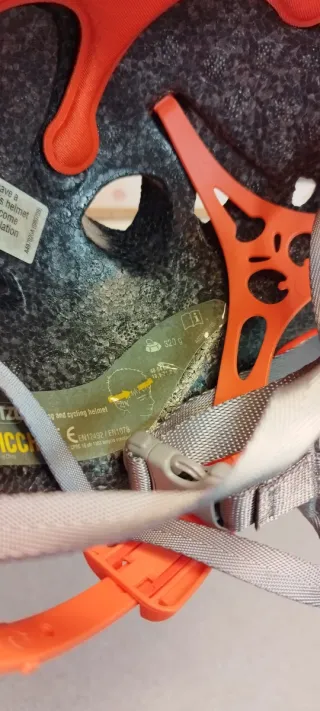 Cascos escalada Pezl, sin usar