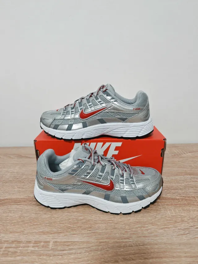 Nike P-6000 Argento Rosso Taglia 36 Nuove