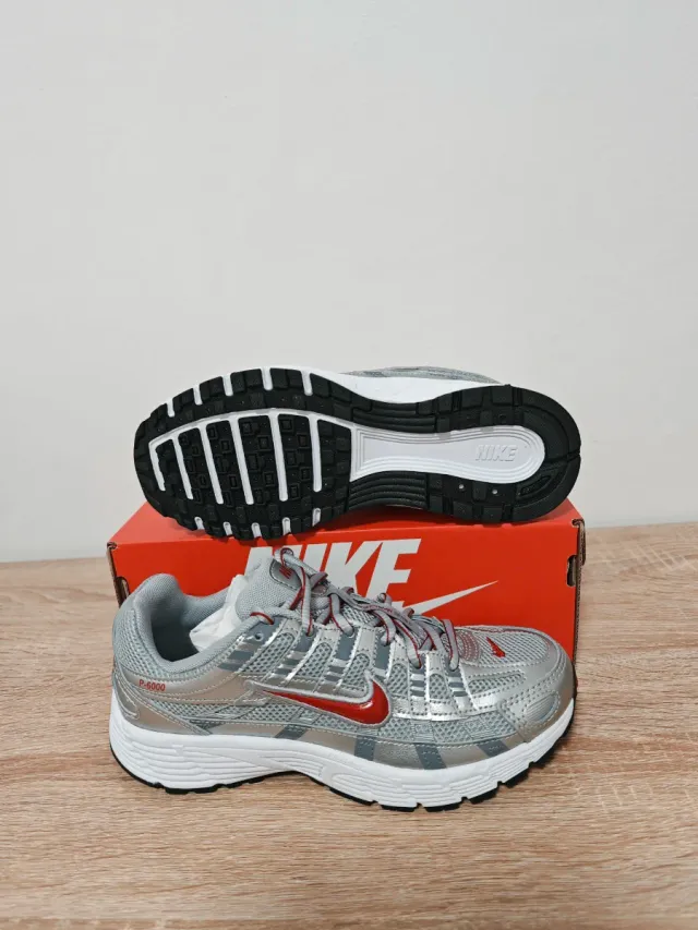 Nike P-6000 Argento Rosso Taglia 36 Nuove