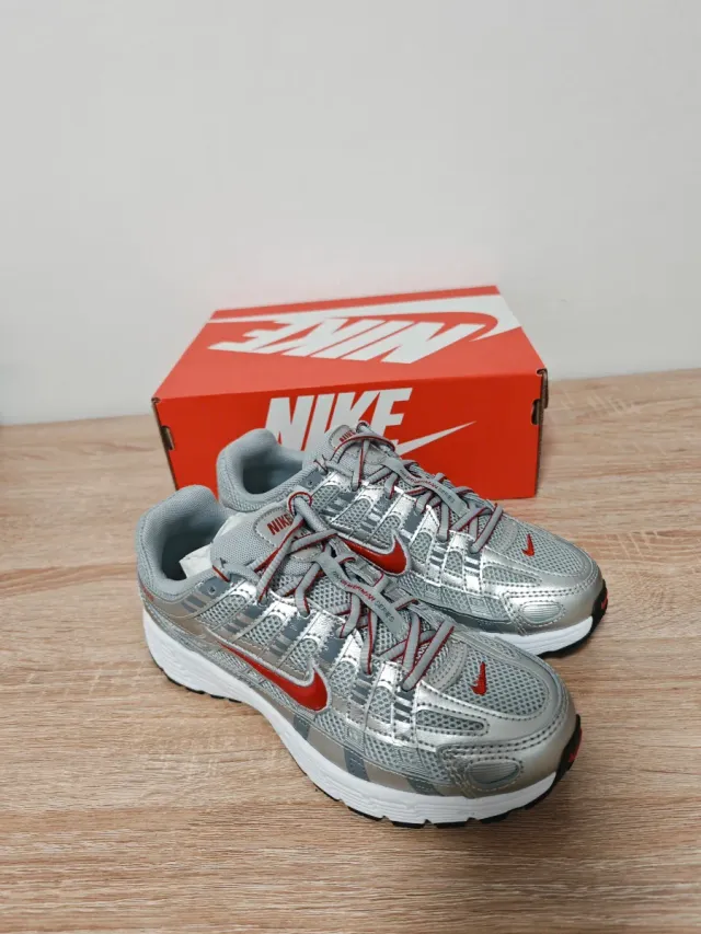 Nike P-6000 Argento Rosso Taglia 36 Nuove