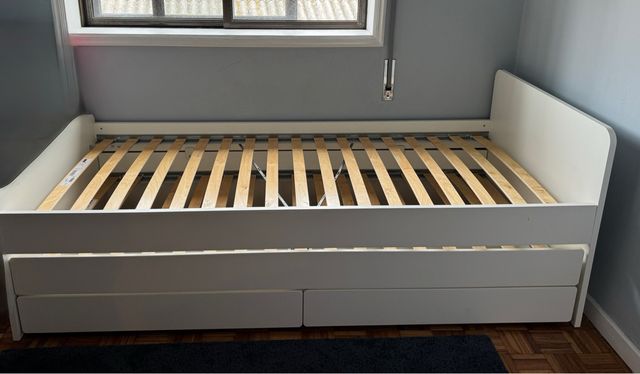 Cama de solteiro dupla com gavetas