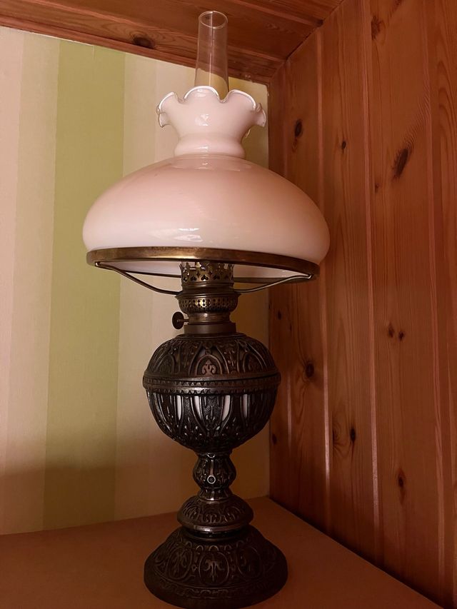 Quinqué antiguo de bronce y cristal