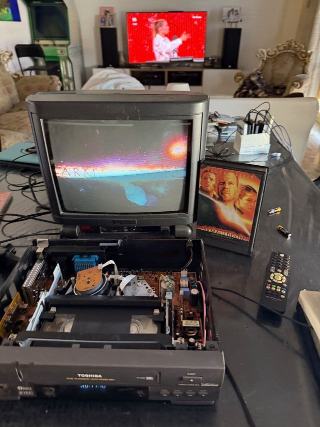 VIDEO REGISTRATORE VHS TOSHIBA V710W HI-FI STEREO