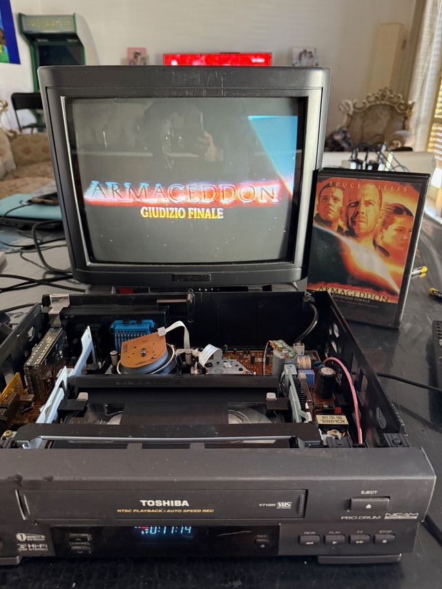 VIDEO REGISTRATORE VHS TOSHIBA V710W HI-FI STEREO