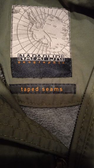 Giacca Napapijri verde con cappuccio