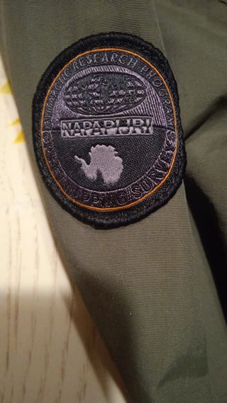 Giacca Napapijri verde con cappuccio