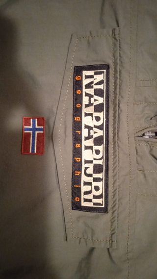 Giacca Napapijri verde con cappuccio