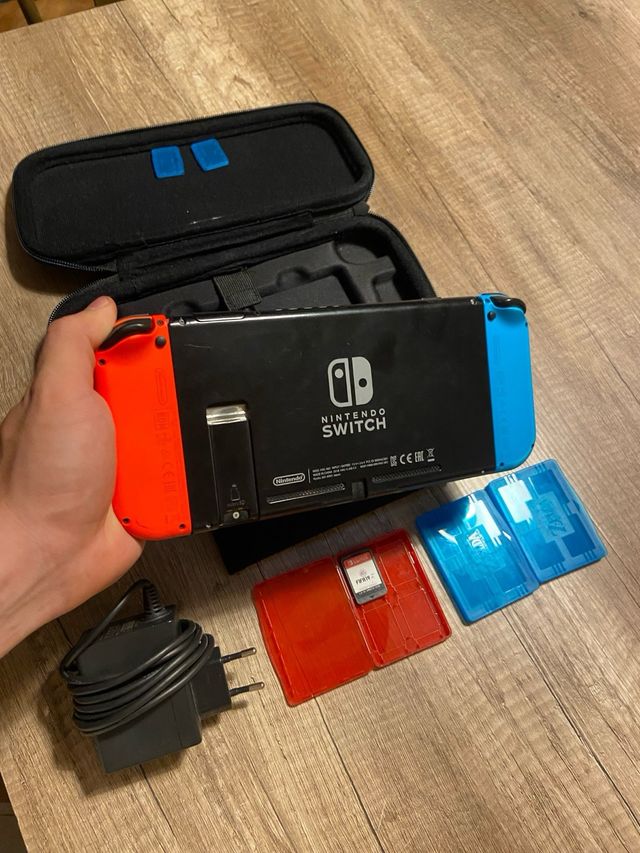 Nintendo Switch Vermelho e Azul