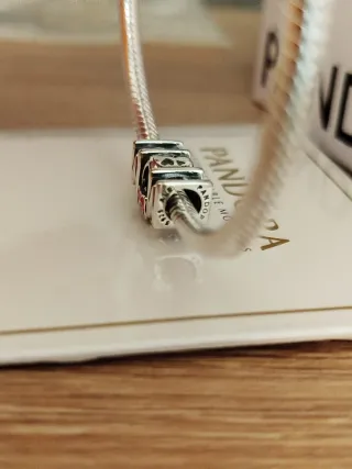 Charm Mamá Lazo Rojo Minnie Mouse de Disney