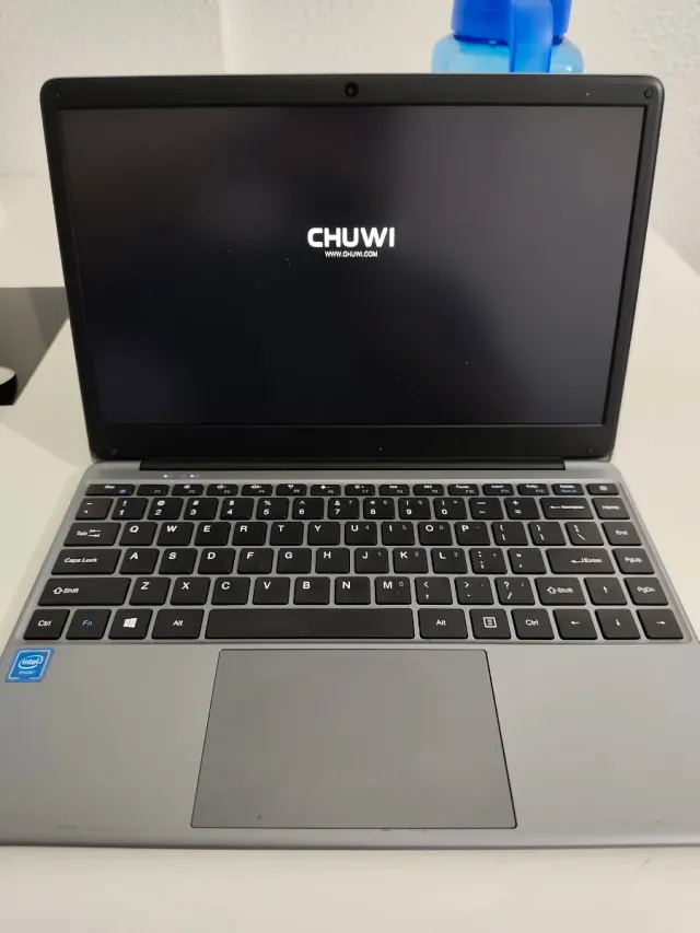 Portátil Gris y Negro