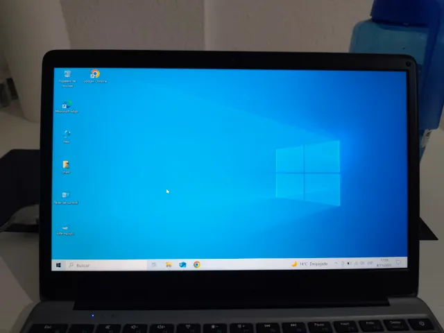 Portátil Gris y Negro