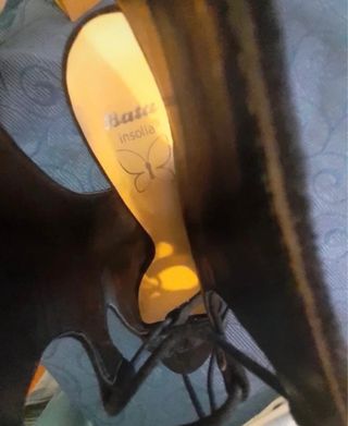 Sandali con zeppa alta beige e nere