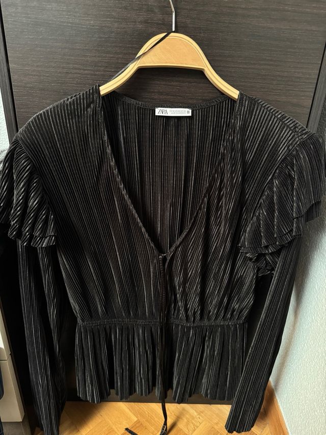 Blusa Zara Plisada Negra Manga Larga