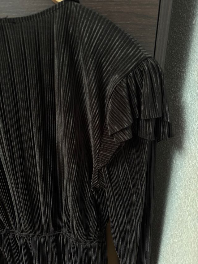 Blusa Zara Plisada Negra Manga Larga