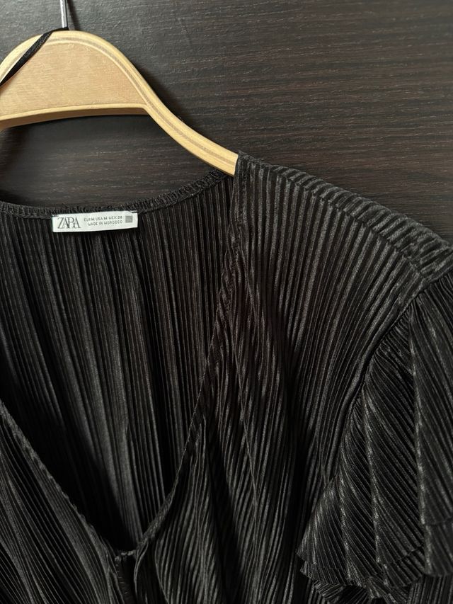 Blusa Zara Plisada Negra Manga Larga