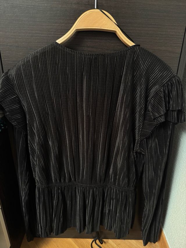 Blusa Zara Plisada Negra Manga Larga