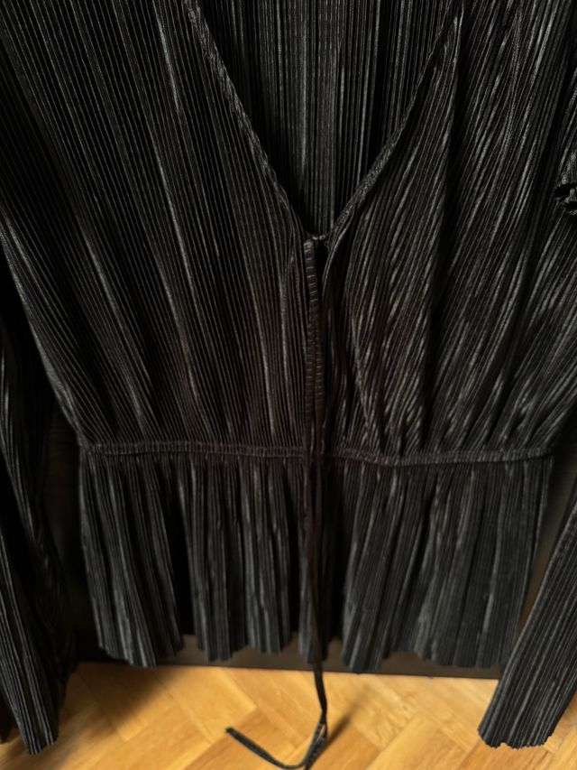 Blusa Zara Plisada Negra Manga Larga