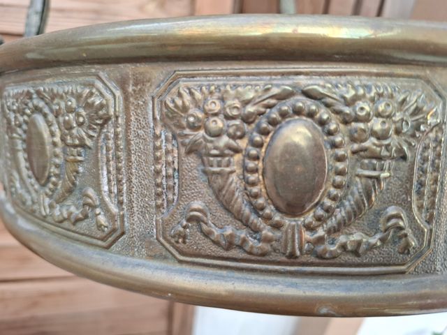 Lámpara antigua de latón con campanas