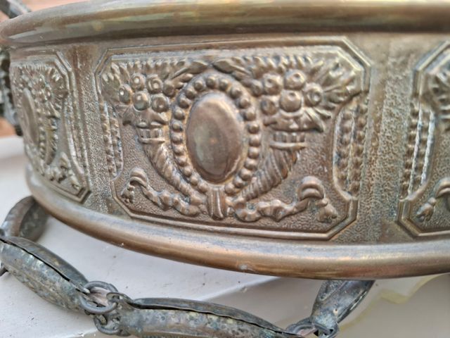 Lámpara antigua de latón con campanas