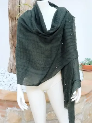 Pashmina verde con perlas