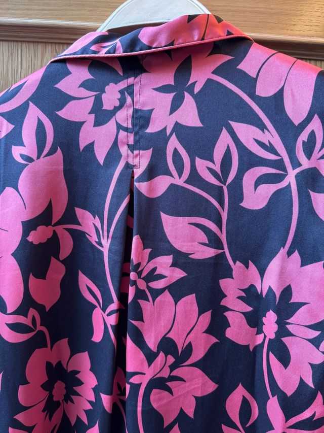 Camisa pijamera Zara satén floral