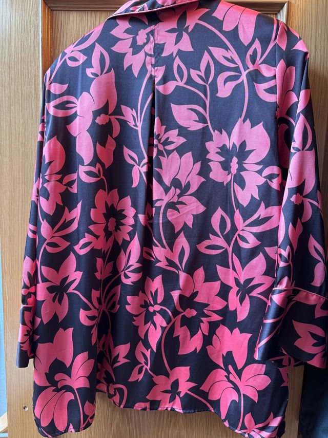 Camisa pijamera Zara satén floral