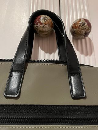 Mochila de paseo nueva verde y negra