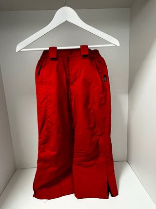 Conjunto Ropa Esquí Rojo. 128 cm. 8 años.