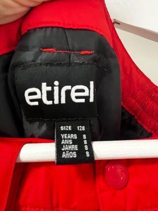 Conjunto Ropa Esquí Rojo. 128 cm. 8 años.
