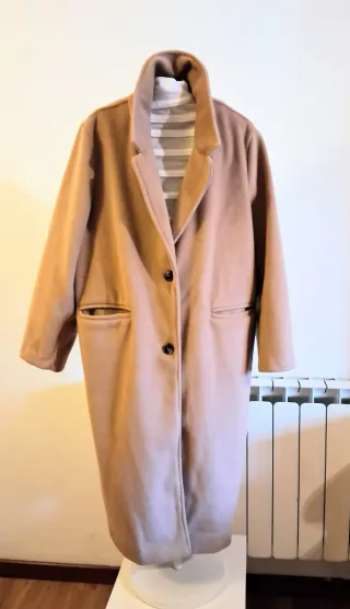 Abrigo Camel Oversize Talla XXL (48-50).